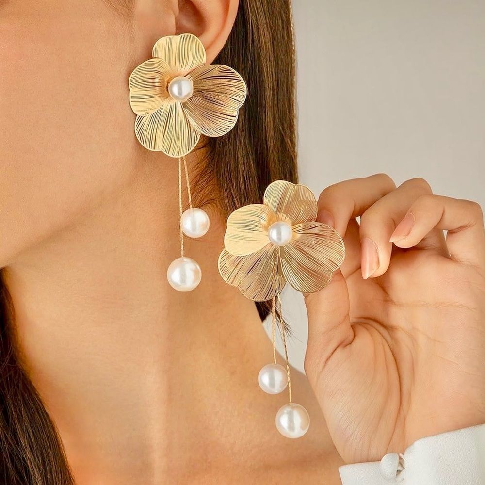 NEW Flower & Pearl Post Back Dangle Earrings